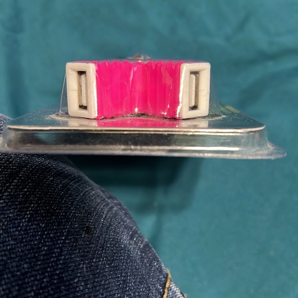 Dual Car usb charger - Picture 3 of 4